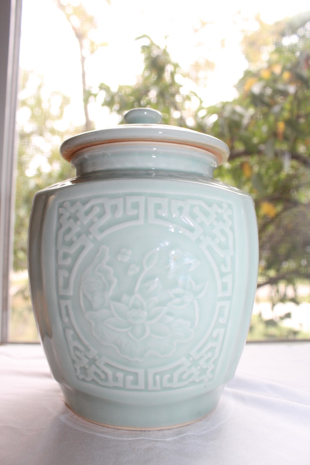 Vintage Chinese Jade Green Celadon Floral 4 Sided Ginger Jar or Tea Jar 8