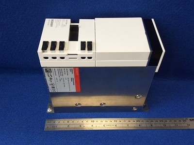Beckhoff AX8118-0100 Single-axis Module 3P 18A 0-599Hz.