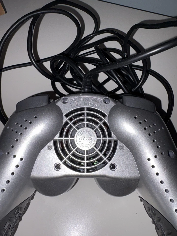 Controlador para juegos PC Nyko Air Flo plateado modelo 80610-H06 con tecnología Airflow Foto 4 de 4