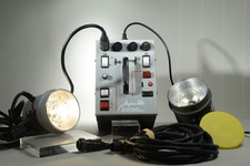 DynaLite KIT - 2000XL Power Pack w/ 2 - 2040 Heads WORKING GREAT  Dyna-Lite