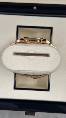 Patek Philippe Nautilus 18K Rose Gold 5711, Full Set, 2018, Mint Condition. - Picture 5 of 9