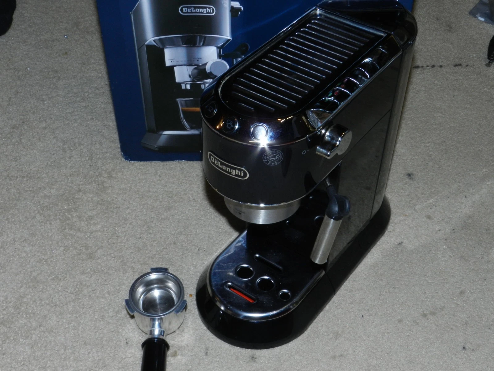DeLonghi DEDICA Espresso Machine W/ 15 Bars Of Pressure EC680 BLACK GREAT COND.
Opens in a new windo