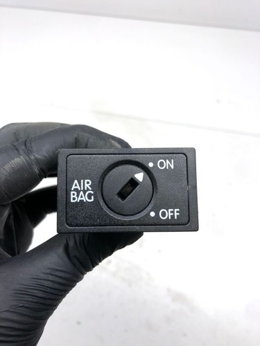 Passenger airbag on off switch