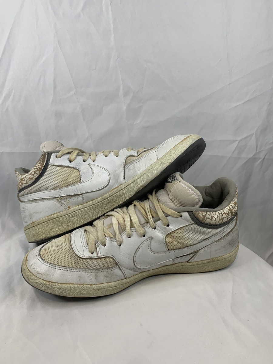靴 80s NIKE ALL COURT A pair of 1980 Nike 'All Court' Canvas Kicks. An incredible pair