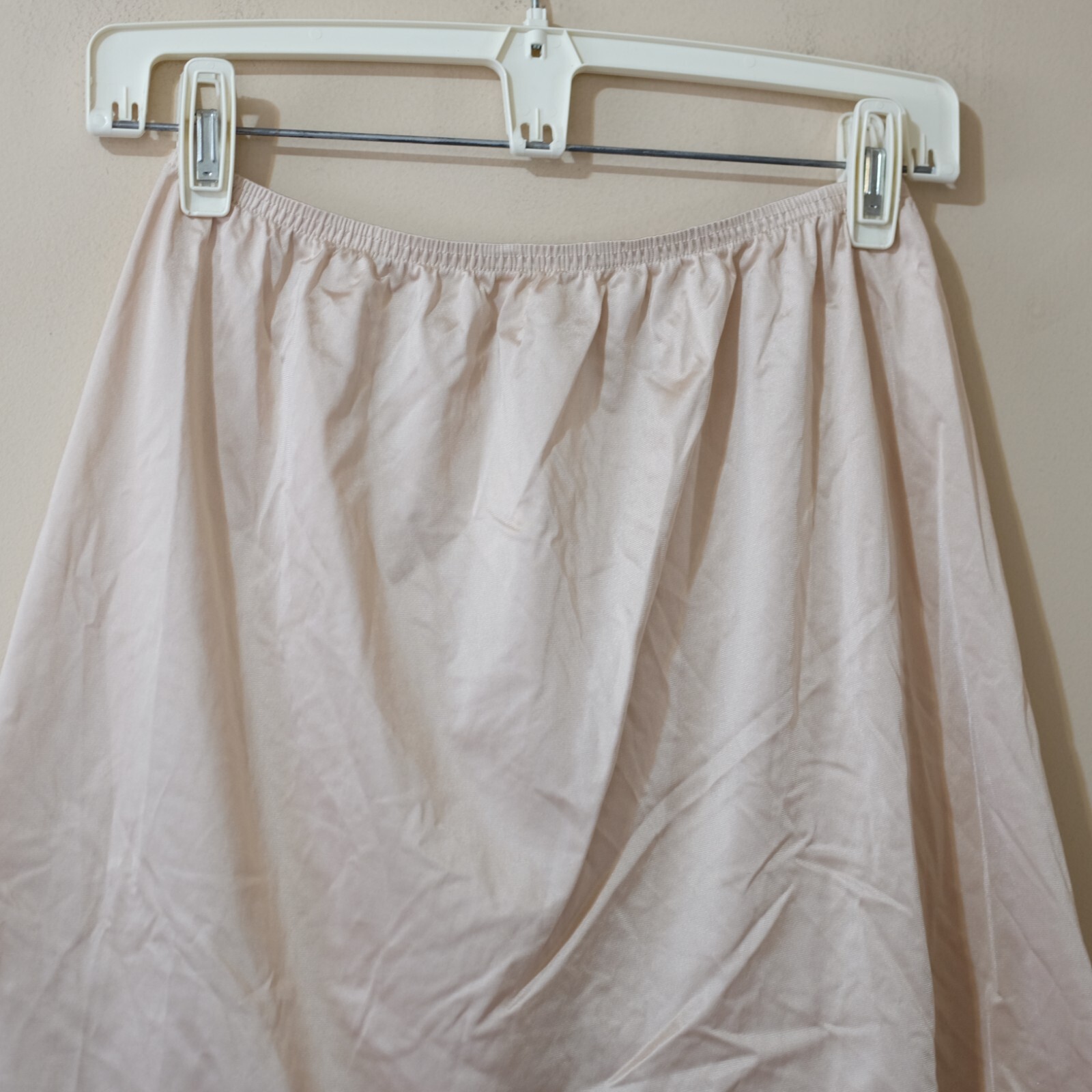 VANITY FAIR Beige Mini Half Slip Skirt Silky Nylon Ba… Gem
