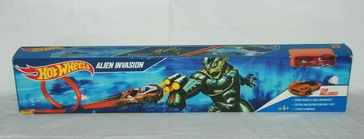 Hot Wheels Alien Invasion Playset inc Vehicle New but Box Worn