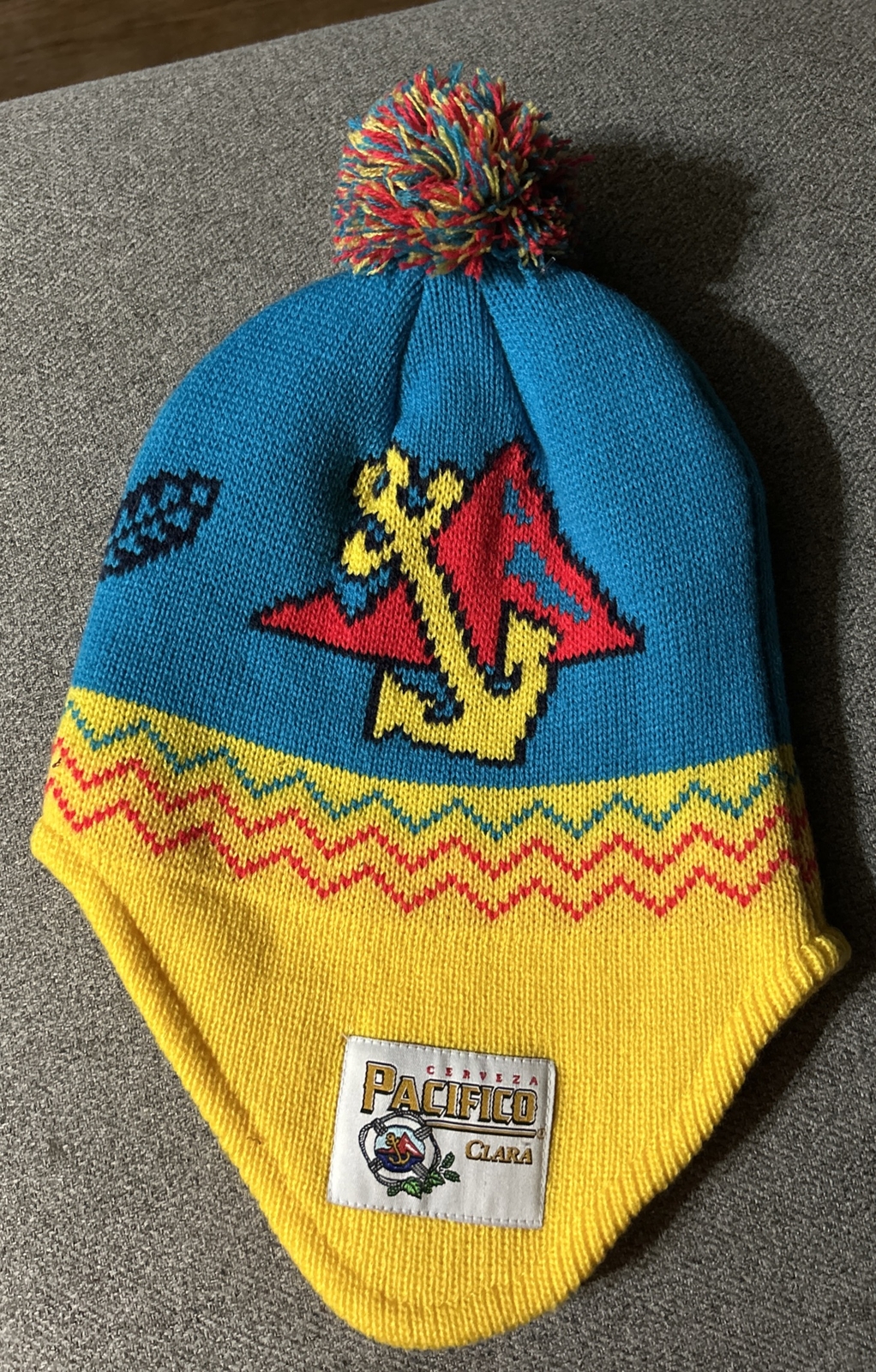 Gorro tejido Cerveza Pacifica Clara colores impresionantes