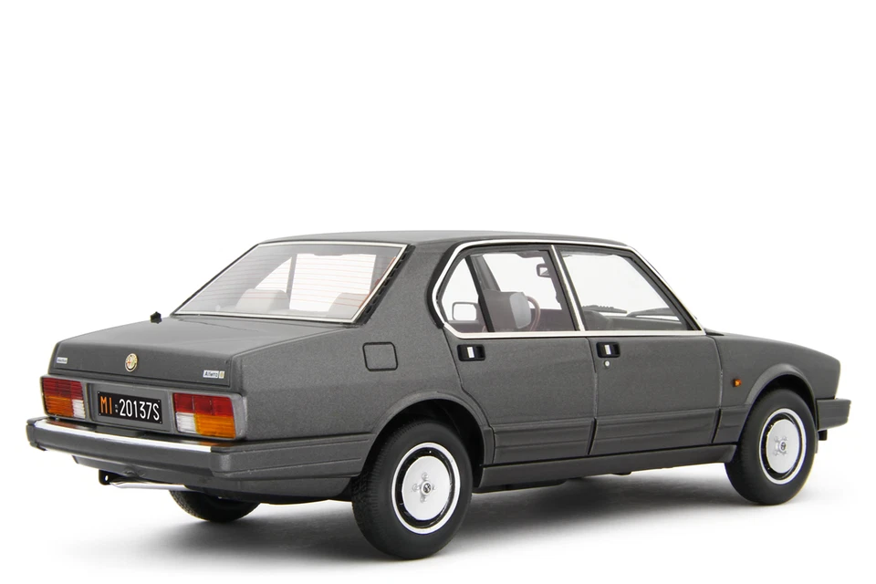 LAUDORACING-MODELS 1:18 Alfetta 2.0i Quadrifoglio Oro 1983-84 LM171B - Immagine 2 di 4