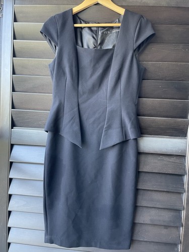 Zara Basics schwarzes Kleid figurbetont komplett gefüttert Kurzarm Schößchen Medium