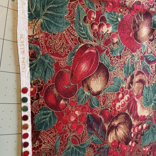 Canterbury Manor by Hoffman International Fabrics 42/43”widex29”+ Red/Gold/Green - Picture 6 of 7
