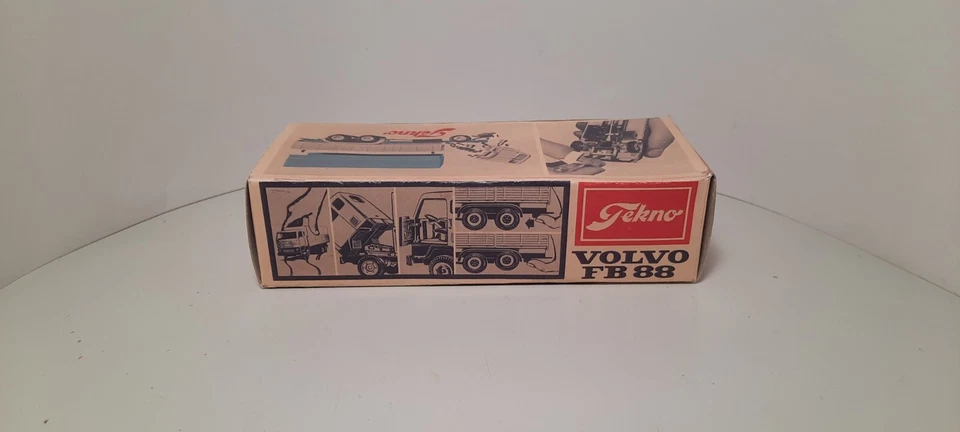 CAJA REPRODUCCIÓN TEKNO OF DINAMARCA SOLO PARA CAMIÓN VOLVO FB88 425 CON TOLDO 1/43 Foto 2 de 4