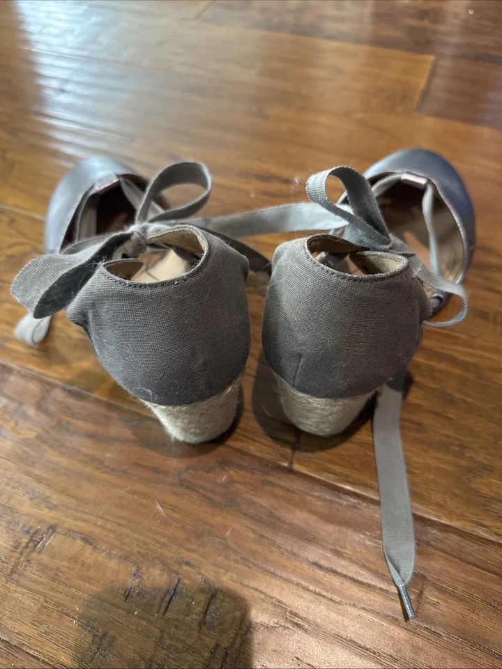 Zapatos de cuña Vionic Kaitlyn plateados metálicos, talla 9,5 con envoltura al tobillo usados buenos Foto 4 de 4