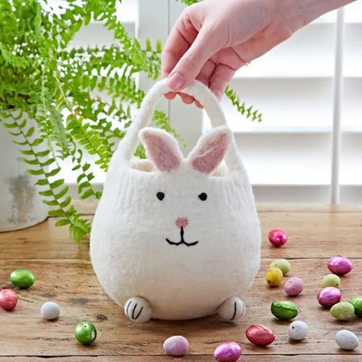 Weißer handgefertigter Osterhasenkorb aus Filz Fairtrade