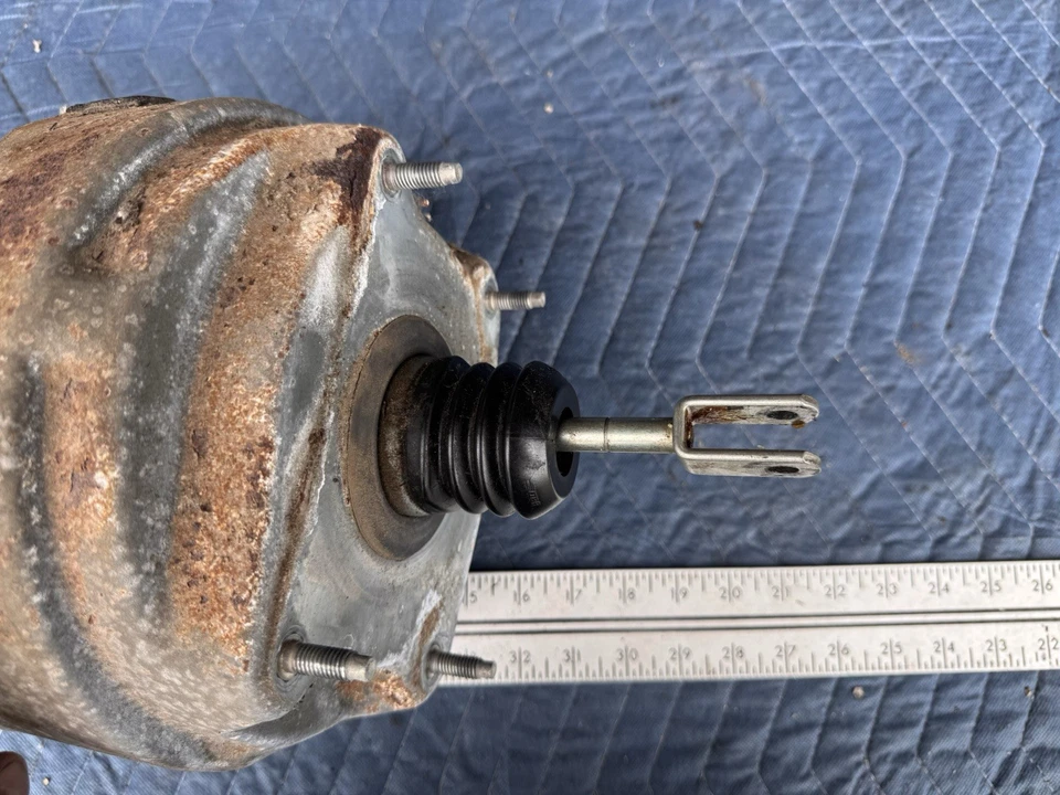 1986-1993 Volvo 240 244 245 Brake Booster & Master Cylinder Assembly OEM #4907E - Image 4 of 4