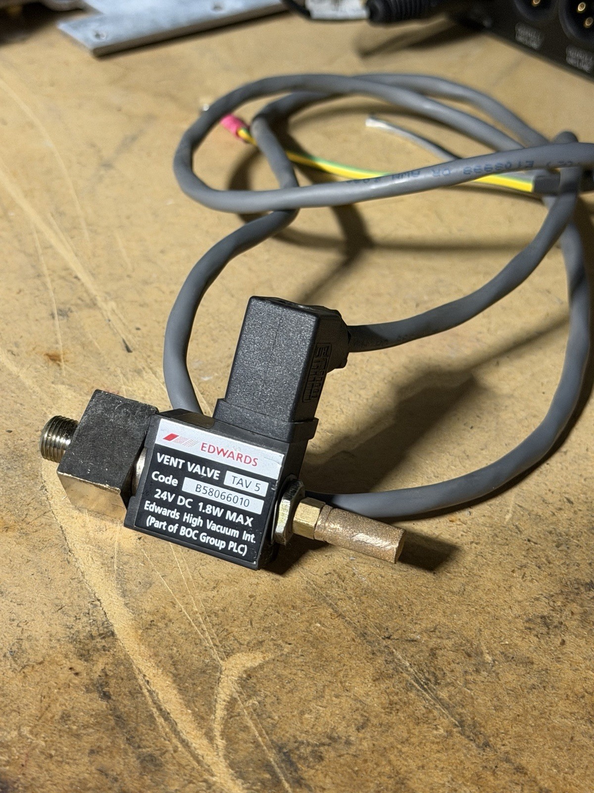 Edwards Vacuum Products TAV5 Purge Vent-Valve B58066010
