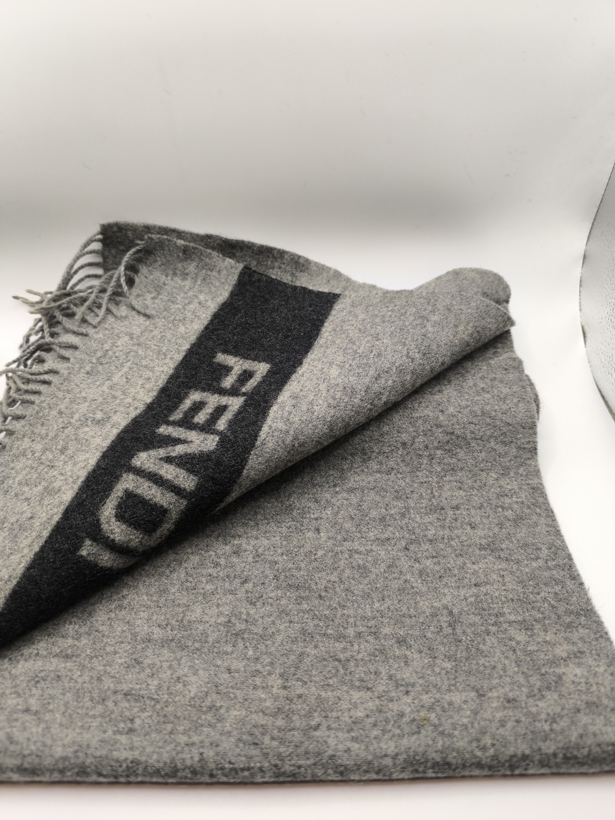Fendi Preloved Grey Scarf In Good Condition image 8