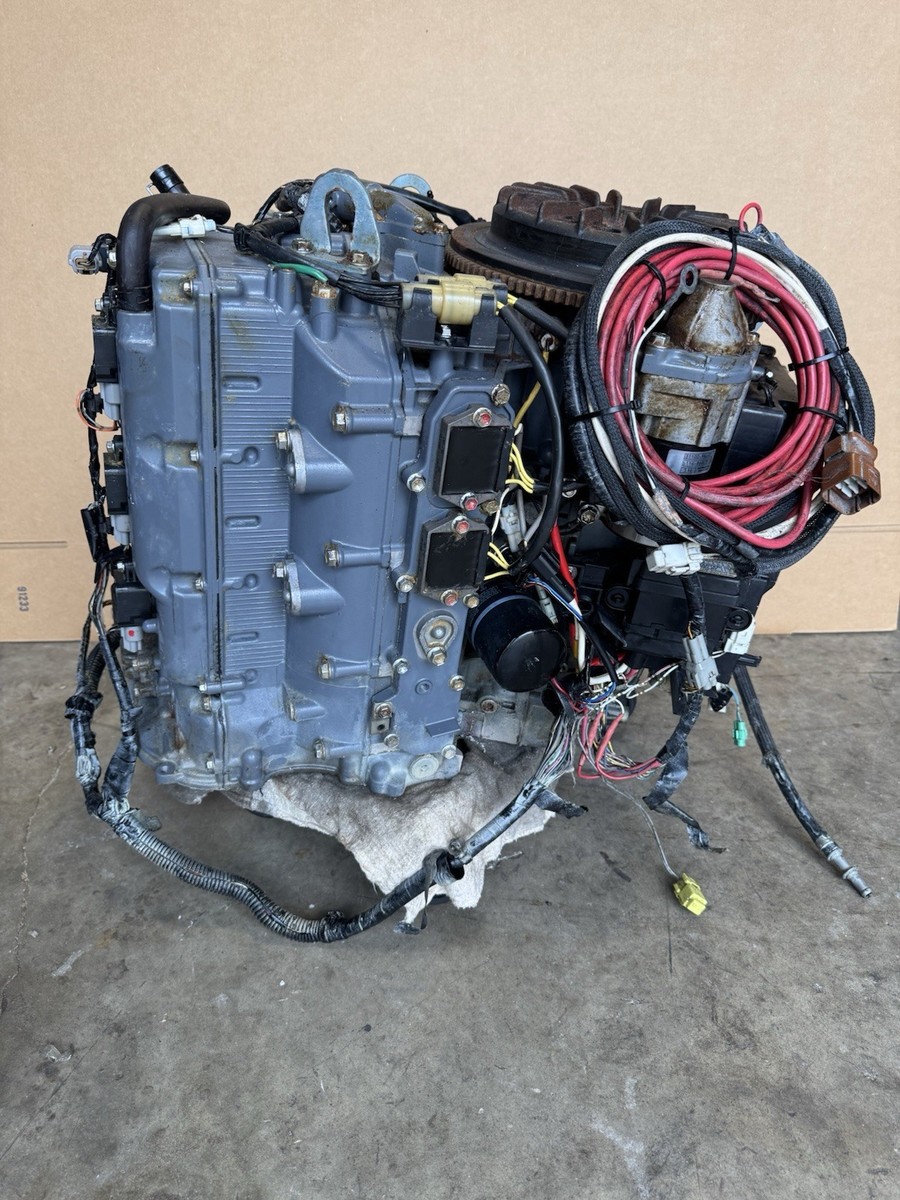 2013 Suzuki Outboard DF 300 Cylinder Block / Crankcase 11301 2013 Suzuki Outboard DF 300 Cylinder Block / Crankcase 11301