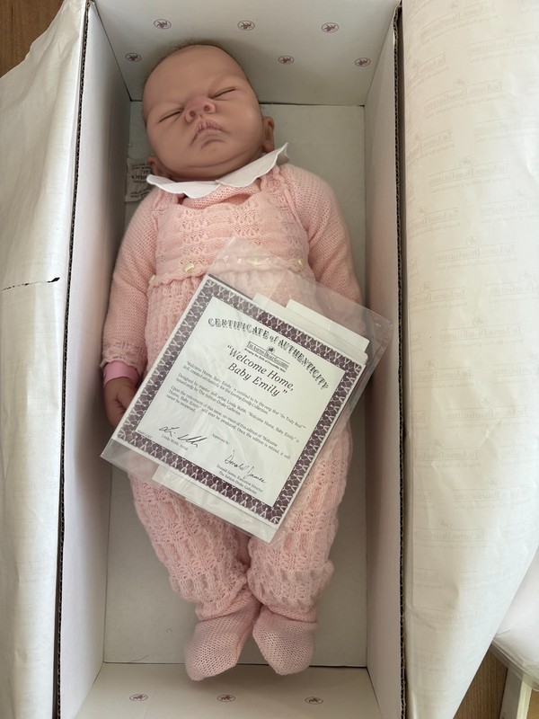 Ashton Drake Welcome Home Baby Emily Linda Webb So Truly Real Doll COA Box