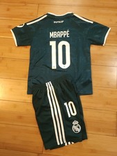 kids real Madrid green jersey soccer kit (size 24)