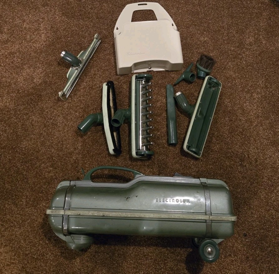 Electrolux Elux O Matic 89 w/ attachments & wall hanger Green