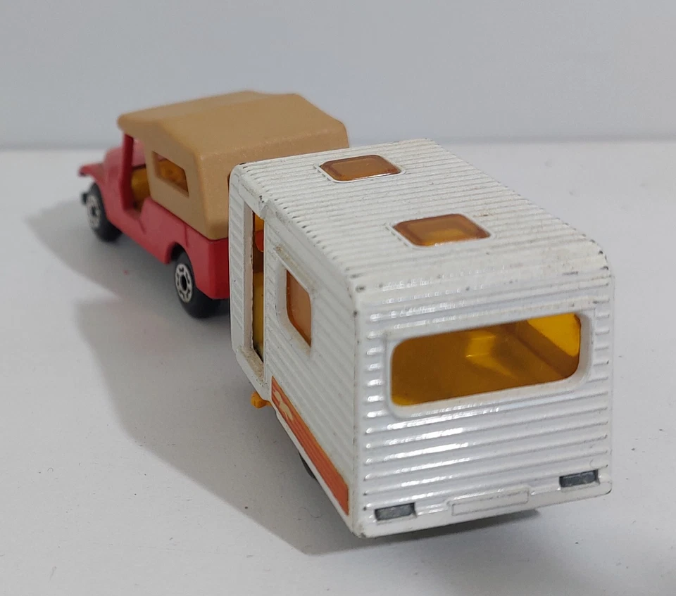 88228 MATCHBOX Superfast 1/64 - n. 53 Jeep CJ6 + n. 31 Caravan - 1977 - Immagine 3 di 4