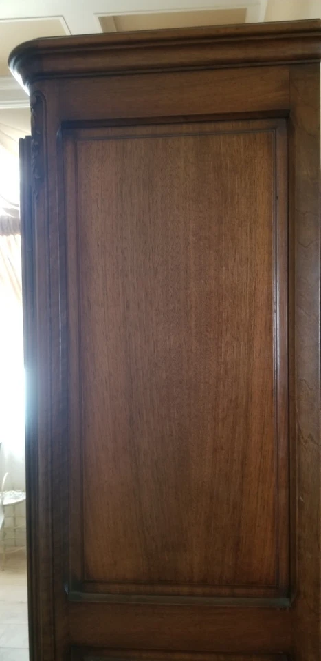 French Provincial Louis XV Walnut Vitrine Curio Cabinet C- 1890 Beautifully Carv - Image 4 of 4