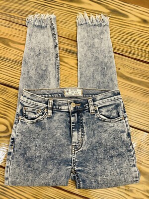 Free People Juniors distressed frayed raw hem jeans waist 24 light wash