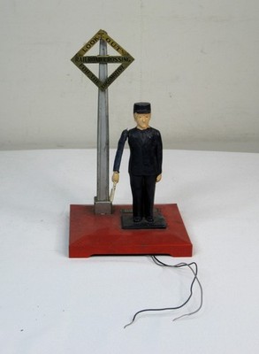 Lionel 1045 Railroad Crossing with Flagman Stand ~ Untested