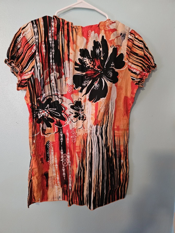 Koi Brand  Black, Orange And Peach Print Scrub Top  - sz S - Image 4 of 4