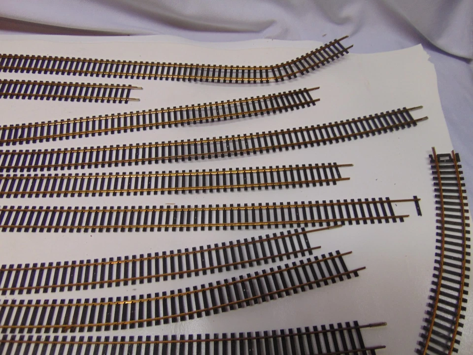 Lot of Vintage 15 Atlas Train Track Flex Tracks bends curves 35" D ,4,260,104 - Image 4 of 4