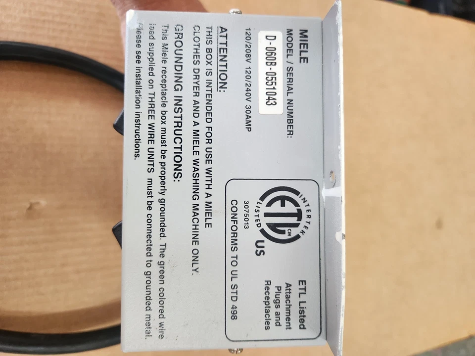 Kit de instalación divisor lavadora y secadora Miele modelo D-060B-0524014 Foto 2 de 4