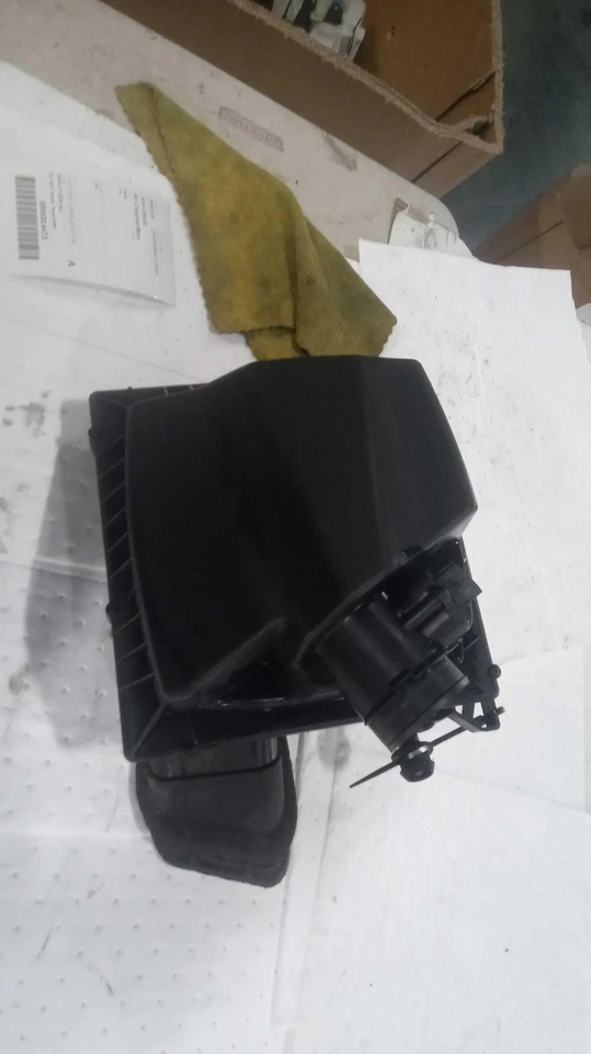 Conjunto de filtro de aire usado se adapta a: Chevrolet Cruze 2015 1,4 grado A Foto 2 de 4