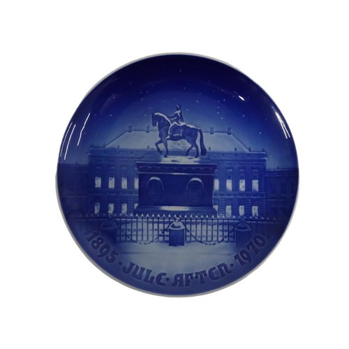 1970 Bing & Grondahl Christmas Ceramic Collector Plate Amalienborg Royal Palace - Picture 1 of 10