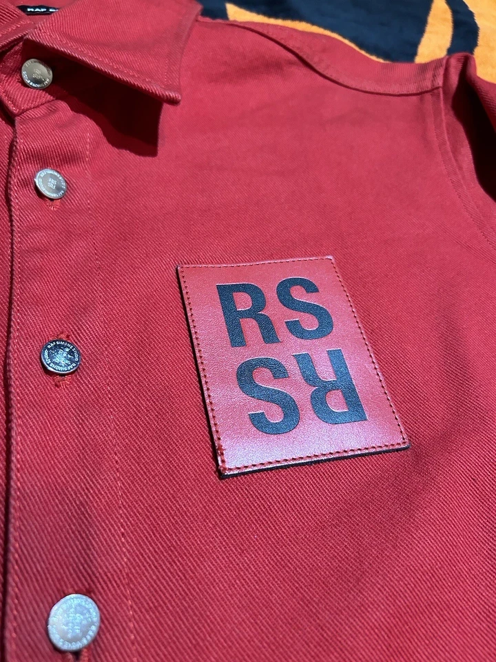 Camisa Denim Talla M- RAF Simon’s AW 19/20 RS Abotonada Roja-Calce Ajustado Foto 2 de 4