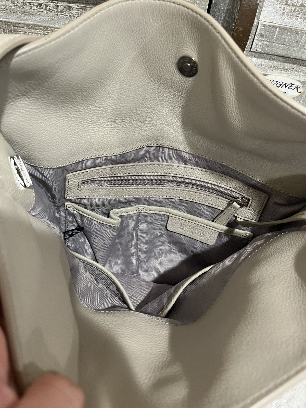 Authentic MICHAEL KORS Astor Messenger Shoulder B… - image 11