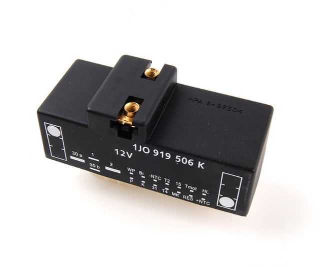 NEW VOLKSWAGEN GOLF MK5 OEM COOLING RADIATOR FAN CONTROL UNIT