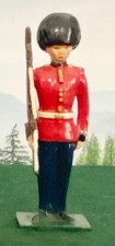 LEAD SOLDIER FIGURE - ROYAL GRENADIER GUARD - BRITAINS SIZE  423