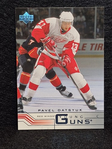 Pavel Datsyuk #422a — 2001 hockey card
