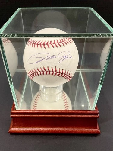 Pete Rose Signed Rawlings Official Major League Baseball. (Top-Notch)