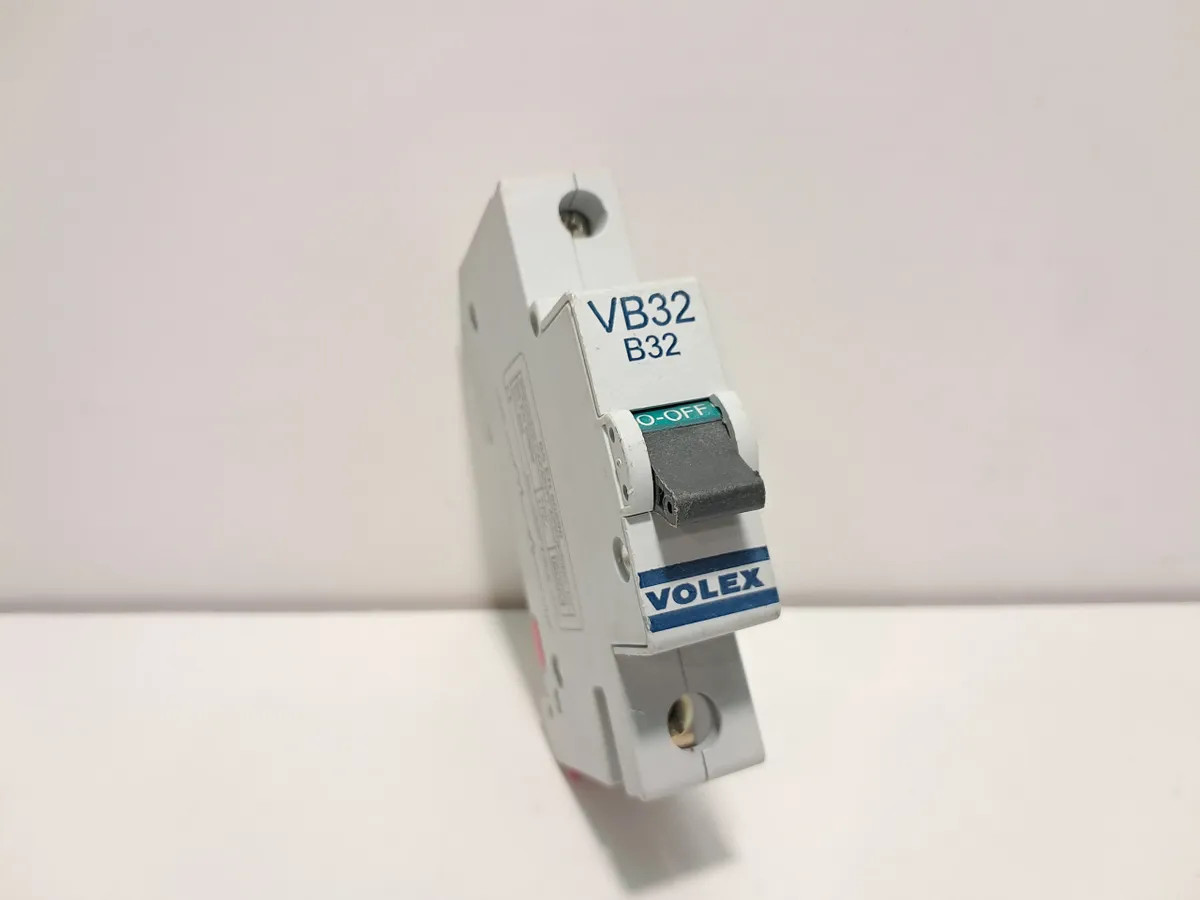 VOLEX, VB32 32A SP type B MCB, circuit breaker, B32, 32amp, red clip, slotted