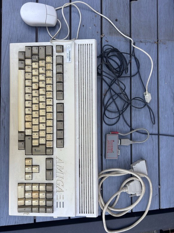 Commodore Amiga A1200 Vintage With Games And Accessories