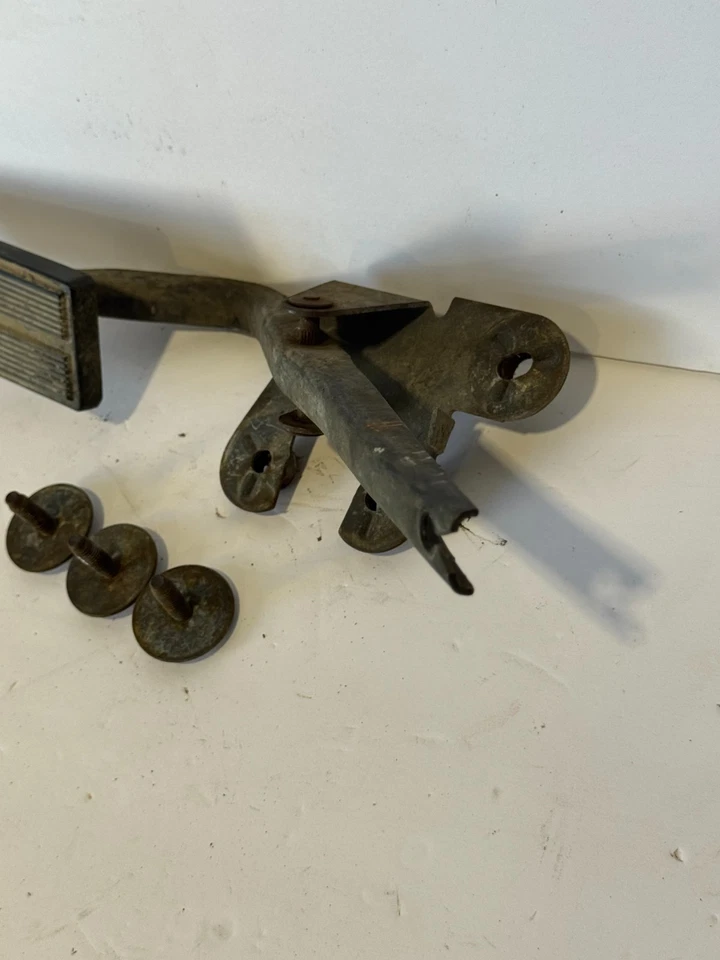 1987-1991 FORD F150 F250 F350 THROTTLE ACCELERATOR PEDAL ASSEMBLY & BOLTS OEM - Image 3 of 4