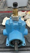 BOMBA DE DOBLE PISTÓN Hypro 5321 con inyección de líquido y descarga/válvula de derivación