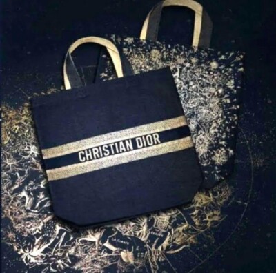 【直営・関税送料込】Christian Dior Coutu Christian Dior Holiday 2022 Limited Tote Bag not sold in