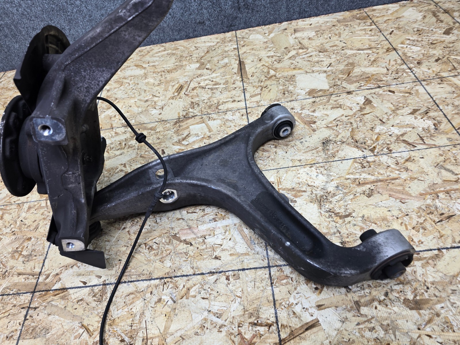 RIGHT FRONT SPINDLE KNUCKLE W/CONTROL ARM OEM 40K 14-19 MASERATI GHIBLI S
