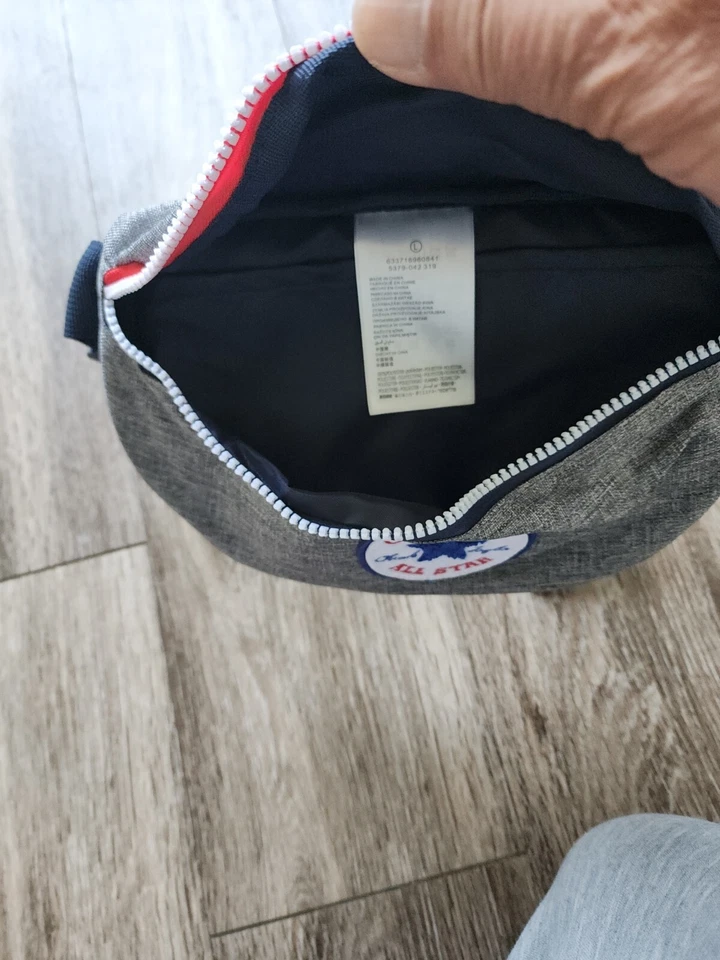 Bolso Bandolera Converse All Star Chuck Taylor Riñonera Gris Bandolera Foto 4 de 4