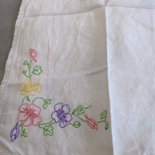 Huge Bundle Of Vintage Embroidered Linens Tablecloth Napkins Chair Backs Tray... - Picture 7 of 15