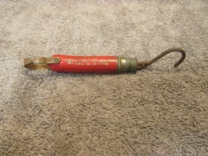 Vintage Red Utility Scale 13 lb. Fishing Fishers Pocket Hook Hanging Scale USA