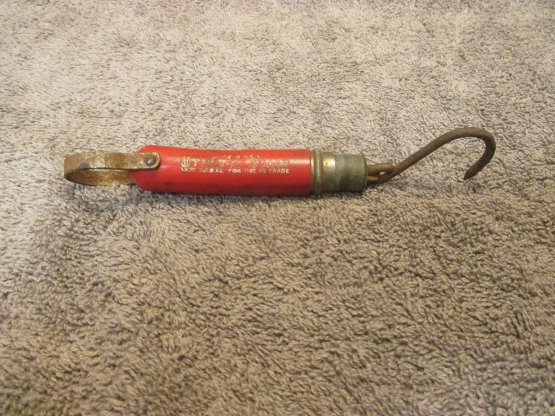 Vintage Red Utility Scale 13 lb. Fishing Fishers Pocket Hook Hanging Scale USA