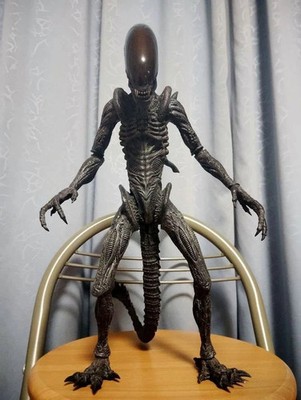 Hot Toys MMS017 Alien Warrior AVP Alien VS Predator 1/6 Action
